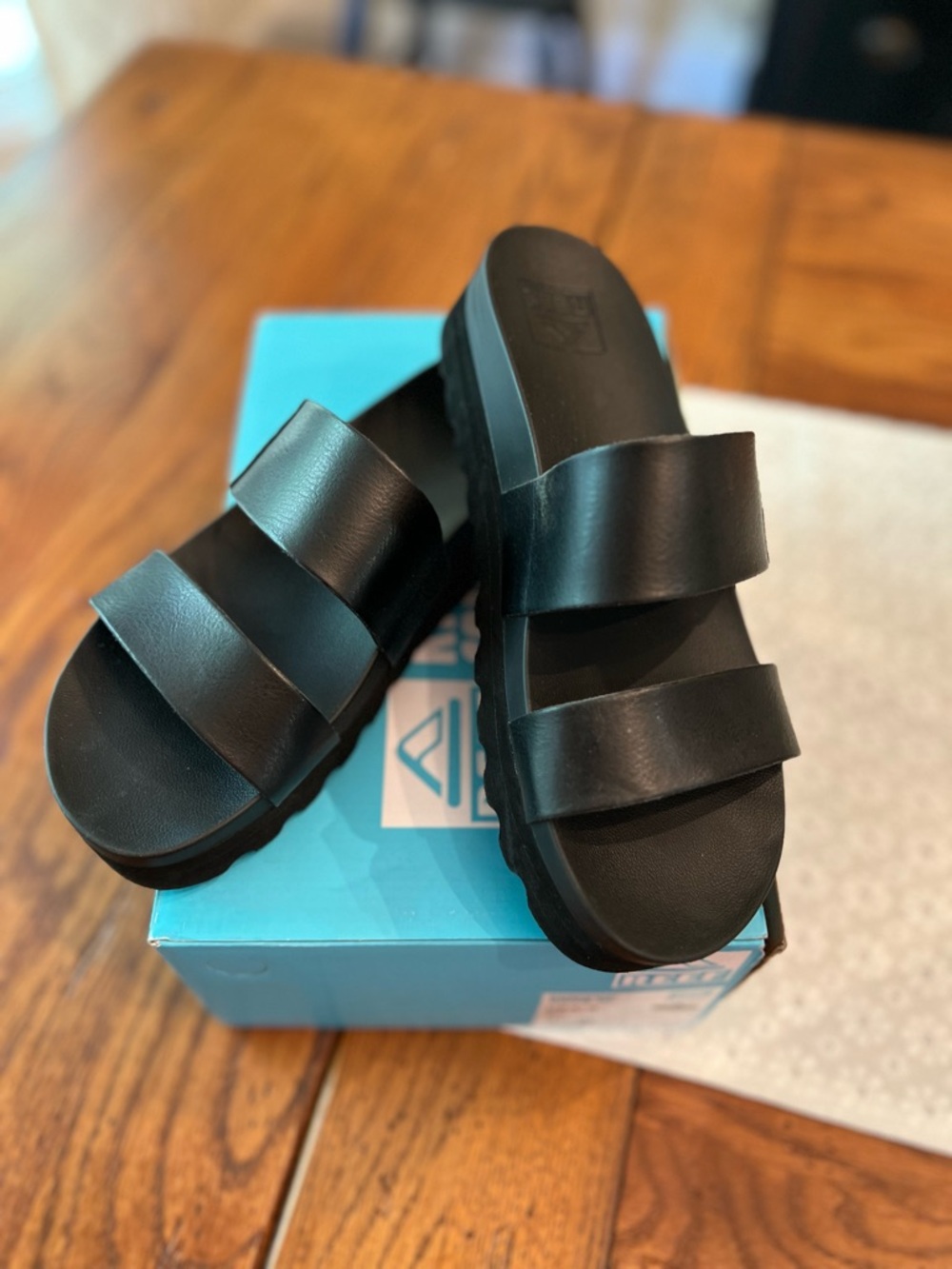 Like New Reef Women's Black Cushion Vista Hi Platform Sandals